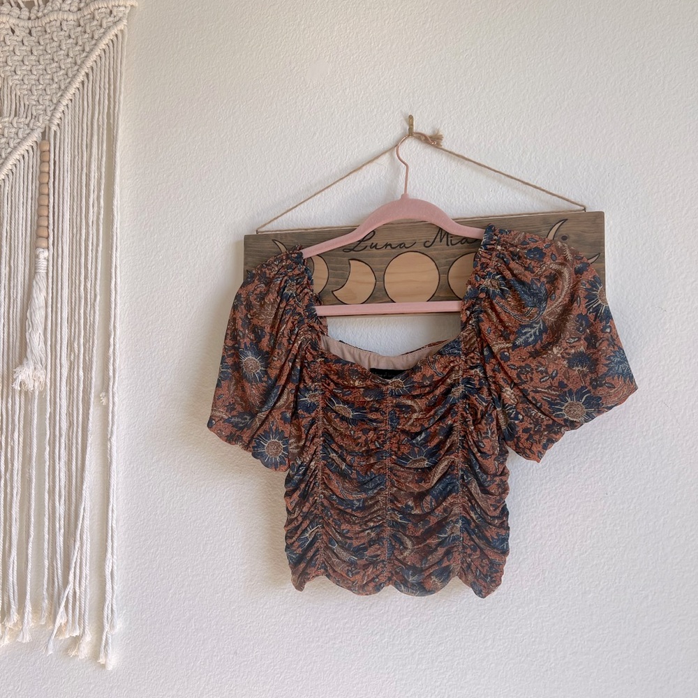 Gorgeous House of Harlow 60s vibe top